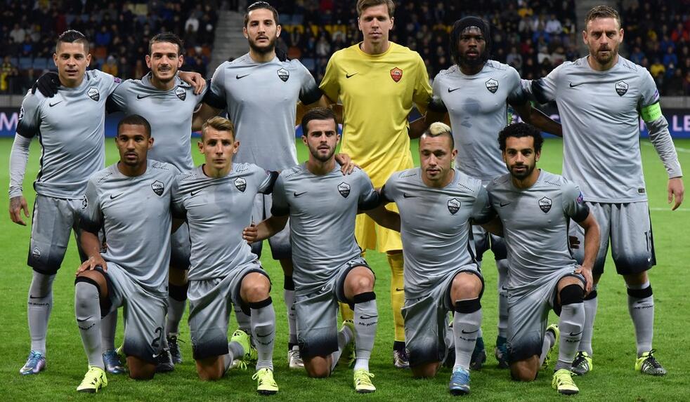 为国征战，感谢有你！国足官方为刚刚退役的尹鸿博送上祝福