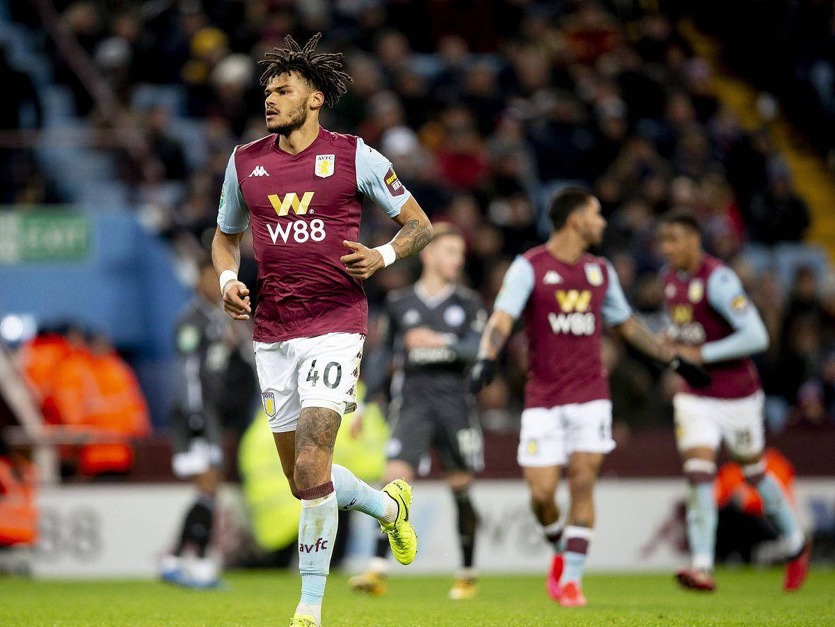 记者：在安古伊萨伤势确定后，那不勒斯立即瞄准了弗拉泰西