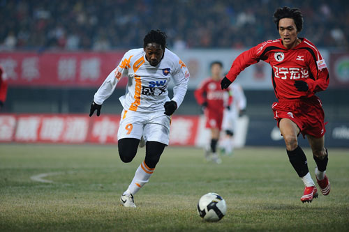 记者守候利物浦基地等待萨拉赫，斯洛特或派其出战国米