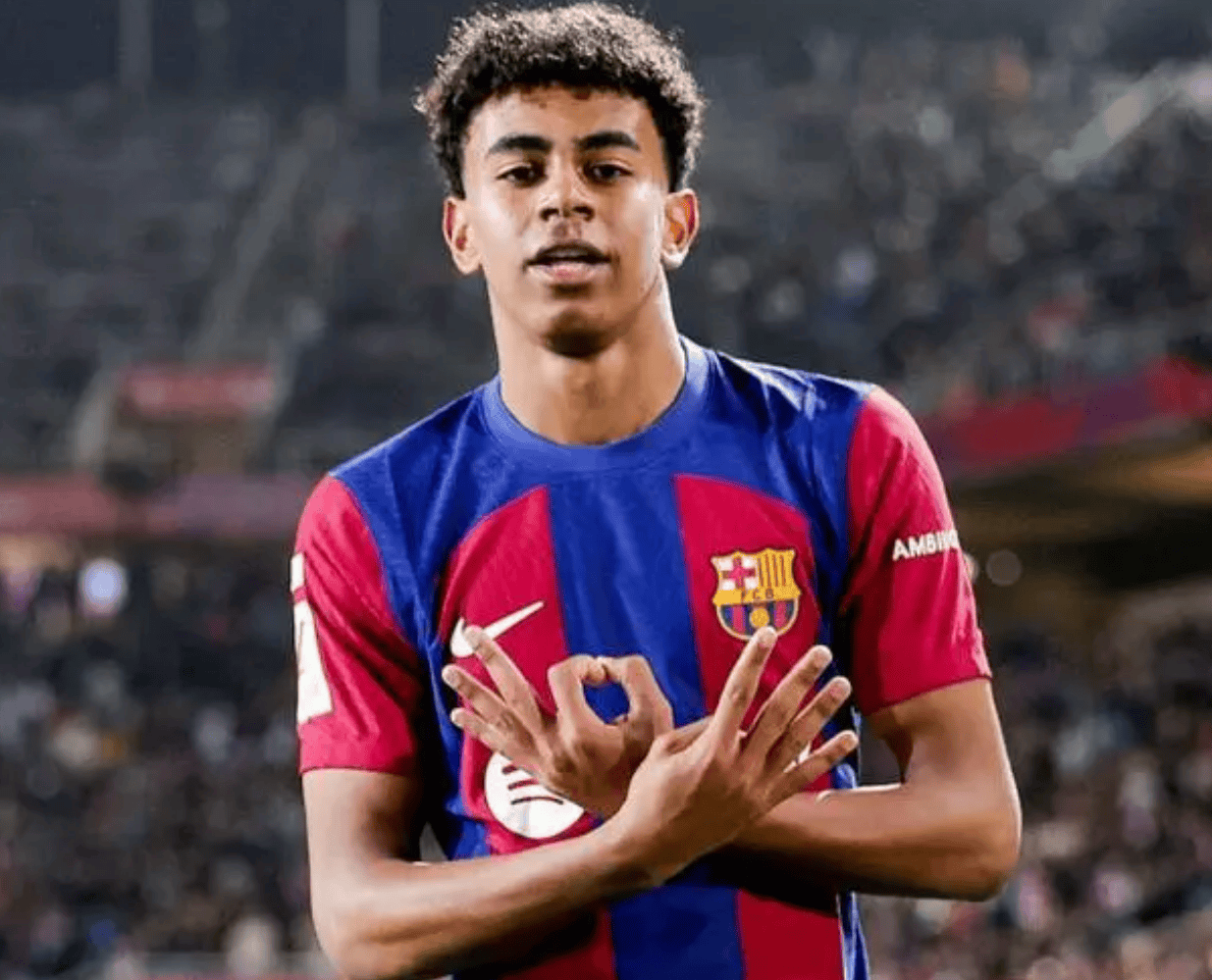 袁甲：成都个别球迷对阿奇姆彭种族歧视的行为必须严惩