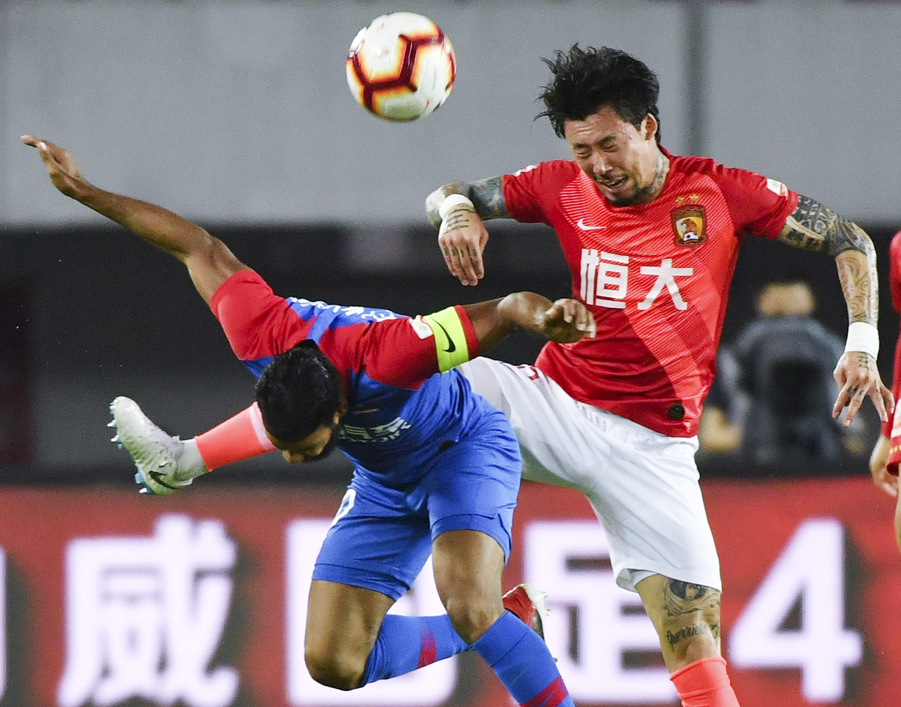 哈维·阿隆索：十二月的考验与超级杯的期待